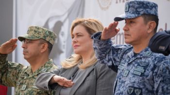 Gobernadora de Chihuahua participa en ceremonia por el CLXIV aniversario de la Batalla de Puebla