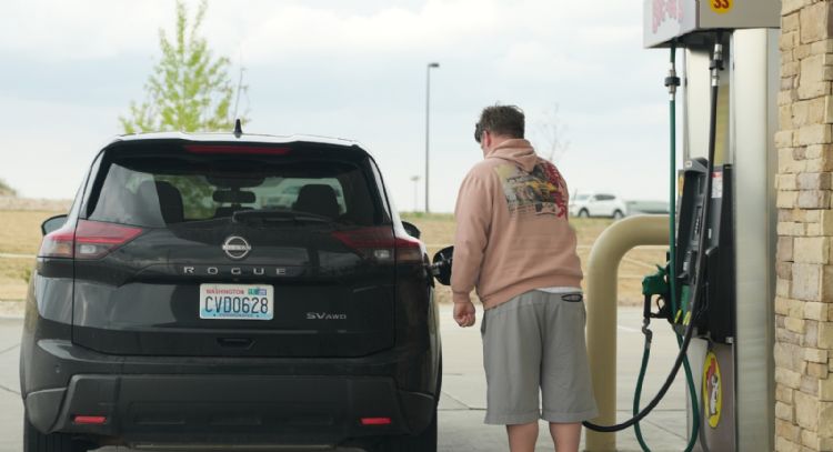 La gasolina en EU cuesta 50 por ciento más que antes de la guerra con Irán