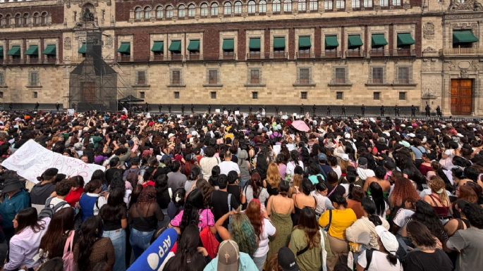 El secretario de Educación Pública llama a fans de BTS a acudir al Zócalo