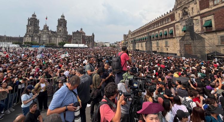 BTS reúne a unas 20 mil personas en el zócalo de la CDMX