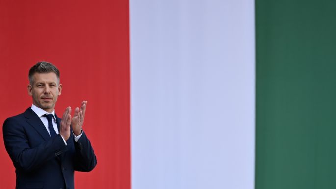 Magyar jura como primer ministro de Hungría, pone fin a 16 años del gobierno de Orbán