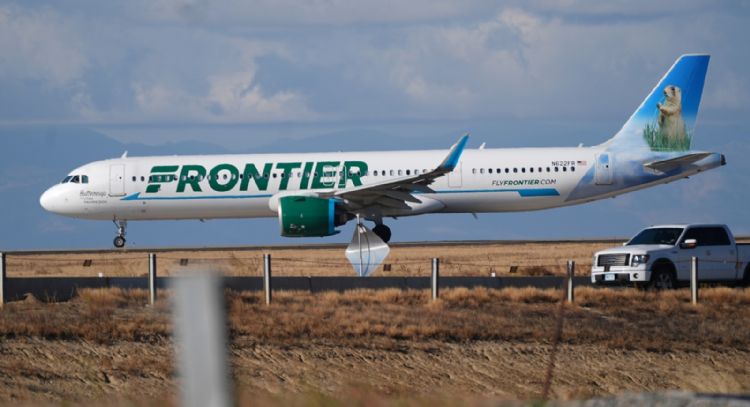 Avión de Frontier atropella a una persona en el Aeropuerto de Denver (Video)