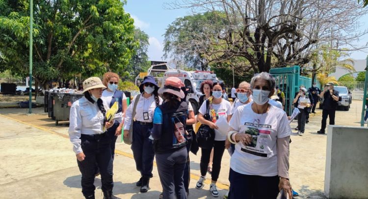Familiares de extranjeros desaparecidos realizan búsqueda en estación migratoria de Tapachula