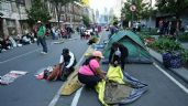 Foto ilustrativa de la nota titulada: A 10 días del Mundial, la CNTE cerca el Zócalo con plantones (Video)