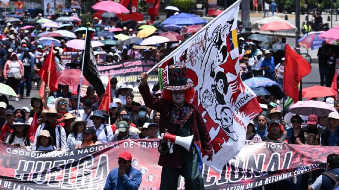 Repelen a la CNTE cuando intentaba entrar por la fuerza al Zócalo; tres heridos (Video)