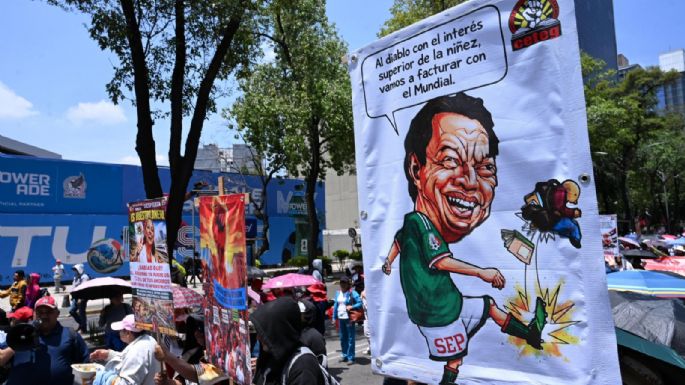 Repelen a la CNTE cuando intentaba entrar por la fuerza al Zócalo; tres heridos (Video)