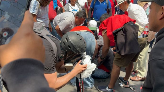 Repelen a la CNTE cuando intentaba entrar por la fuerza al Zócalo; tres heridos (Video)