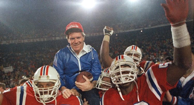 Raymond Berry, miembro del Salón de la Fama y entrenador de los Patriots, fallece a los 93 años