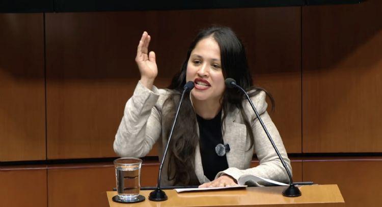 Con lenguaje procaz, diputada de Morena ataca en tribuna a opositores que dieron la espalda (Video)