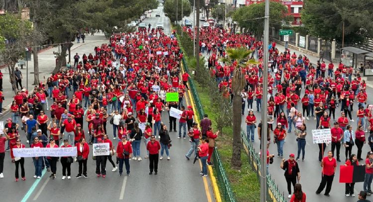 Maestros bloquean calles en Saltillo; se desligan de la CNTE