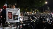 Foto ilustrativa de la nota titulada: César Cravioto huye entre empujones e insultos de familiares de desaparecidos (Videos)