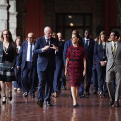En medio de movilizaciones en CDMX, Sheinbaum recibe a Infantino en Palacio Nacional