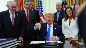 Trump amenaza con abandonar el T-MEC; advierte que combatirá el narcotráfico por tierra