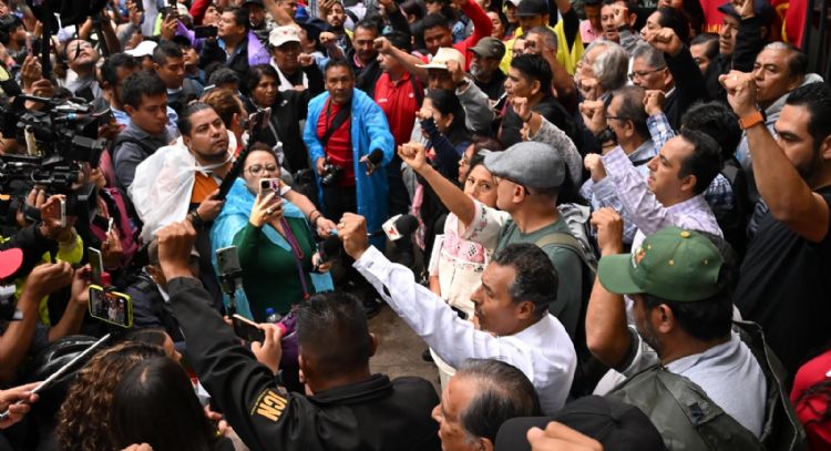CNTE mantiene en suspenso si levanta o continúa su protesta