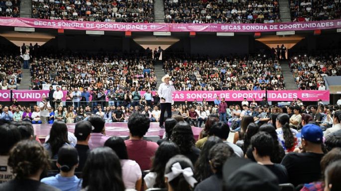 Gobernador Durazo respalda el futuro de los jóvenes con más de 18 mil becas entregadas en Hermosillo