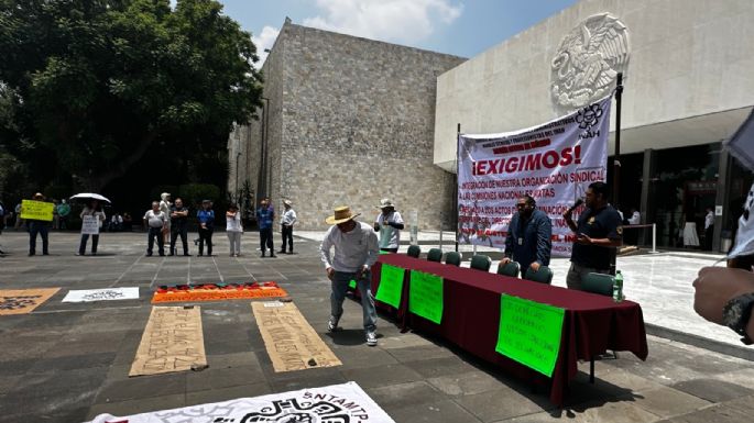 Sindicato del INAH protesta frente al Museo de Antropología por omisiones a derechos laborales