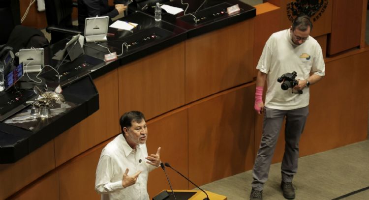 Revelan pagos del Senado al camarógrafo de Noroña por un millón 240 mil pesos en un año