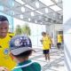 Niño mexicano fue por firmas al hotel de Sudáfrica y terminó posando con toda la selección (VIDEO)