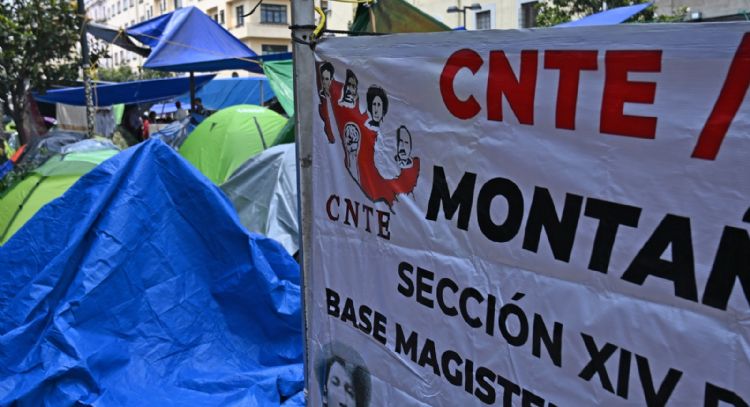 Gobierno federal ofrece a la CNTE una “aseguradora pública” que administre y entregue pensiones