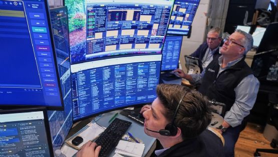 Caen acciones en Wall Street; S&P 500 baja 2.6% tras un informe de empleo sólido
