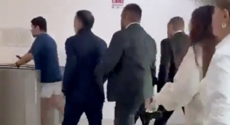Alcalde de Metepec irrumpe en un club junto con sujetos armados (Videos)