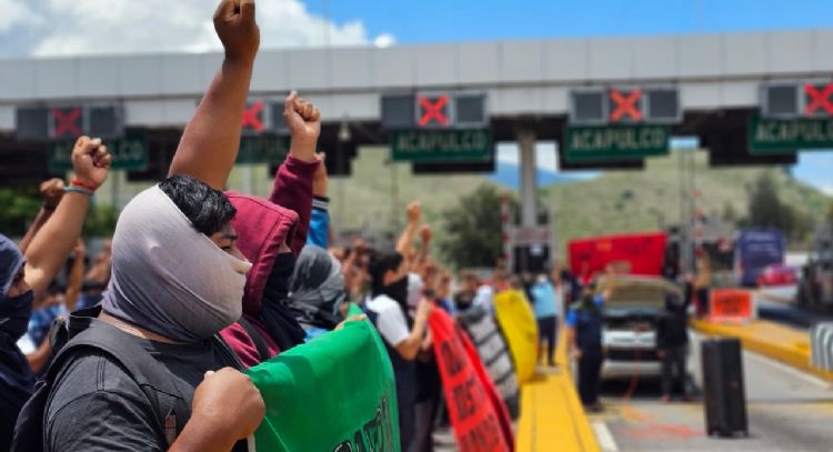 Padres de los 43 se trasladan a la CDMX para jornada de lucha del 8 al 12 de junio