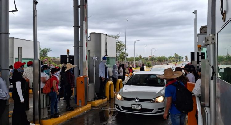 CNTE toma casetas en Morelos durante jornada nacional de movilización