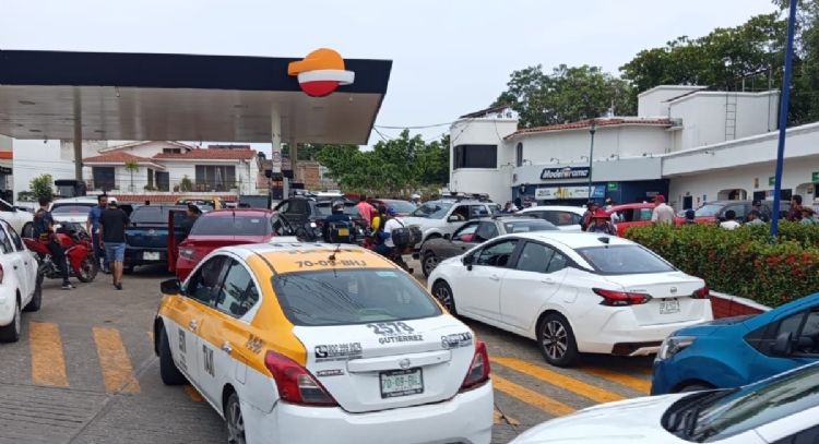 Maestros del SNTE-CNTE toman gasolineras en Tuxtla; Coparmex exige aplicar la ley