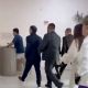 Alcalde de Metepec irrumpe en un club junto con sujetos armados (Videos)
