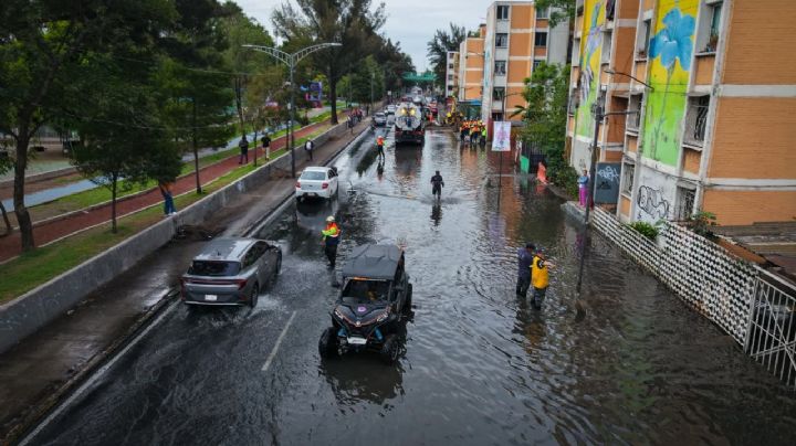 Megafuga en Iztapalapa provoca desperdicio de miles de litros de agua potable