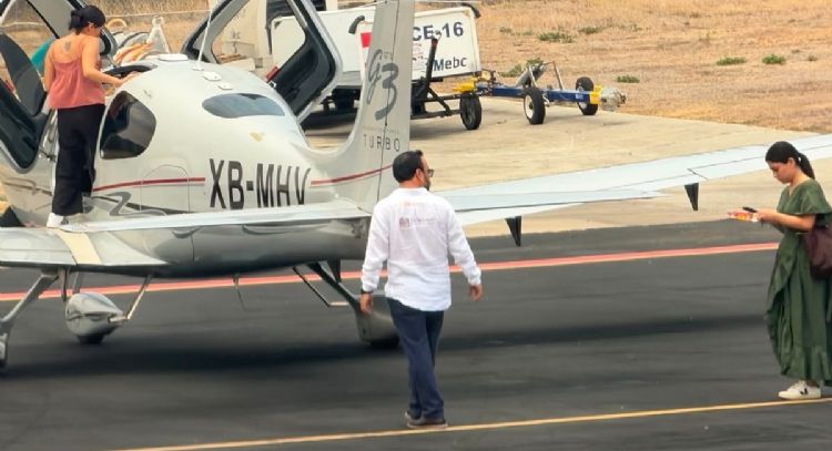 Critican al secretario de Gobierno de Oaxaca por viajar en avión privado