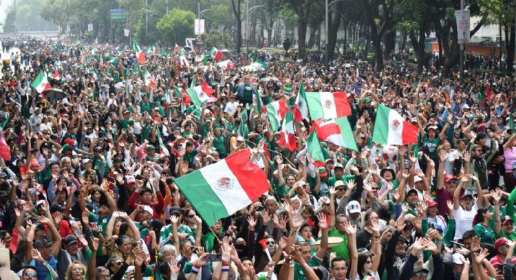 Miles intentan establecer el Récord Guinness de la “ola más grande del mundo”