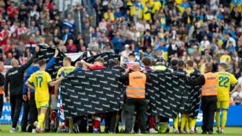 Christian Eriksen vuelve a desvanecerse en un partido; la Selección Danesa dice que está estable