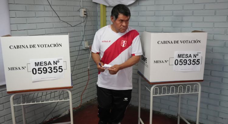 Encuestas a boca de urna revelan “empate técnico” entre Sánchez y Fujimori en Perú