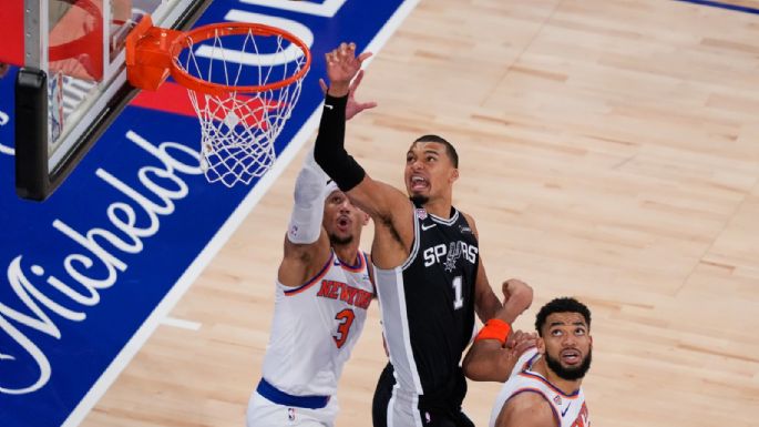 Wembanyama y Spurs pegan a domicilio y reducen la ventaja de Knicks 2-1 en las finales de la NBA