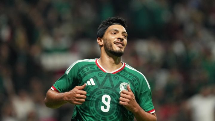 Raúl Jiménez se queda sin equipo a tres días de iniciar el Mundial