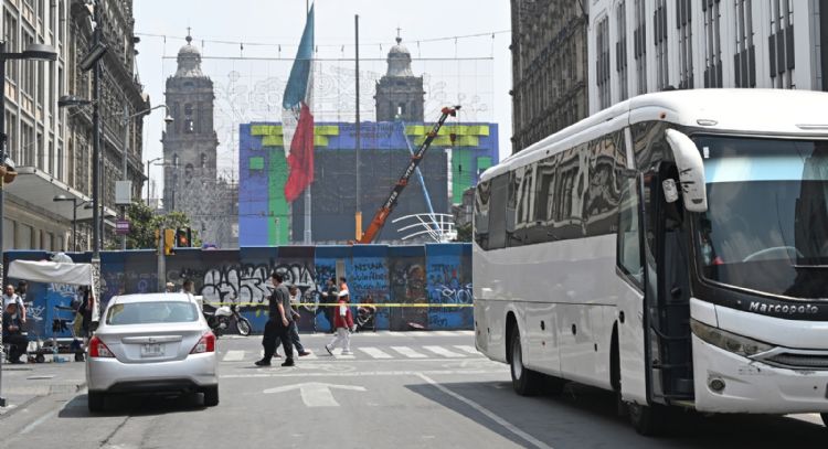 Con bloqueo, comerciantes afectados por la CNTE exigen el retiro de vallas en el Centro Histórico