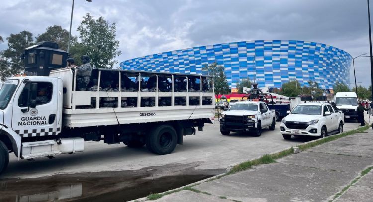 Militares y Guardia Nacional cercan el Estadio Cuauhtémoc para juego de España contra Perú (Video)
