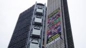 Foto ilustrativa de la nota titulada: Greenpeace, Amnistía y más de 100 ONG despliegan lona en Estela de Luz; piden encuentro con Sheinbaum