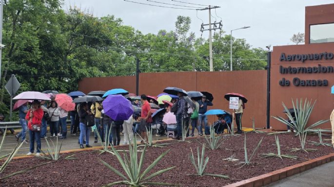 Sección 22 del SNTE-CNTE mantiene el bloqueo en el Aeropuerto Internacional de Oaxaca