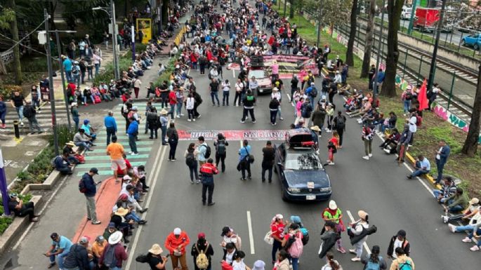 Marcha la CNTE por Calzada de Tlalpan rumbo al Estadio Ciudad de México previo al Mundial (Video)