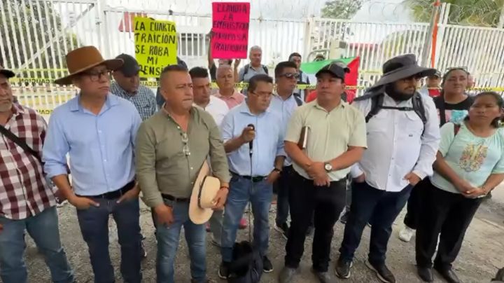 CNTE inicia bloqueo permanente en planta de distribución de Pemex en Chiapas