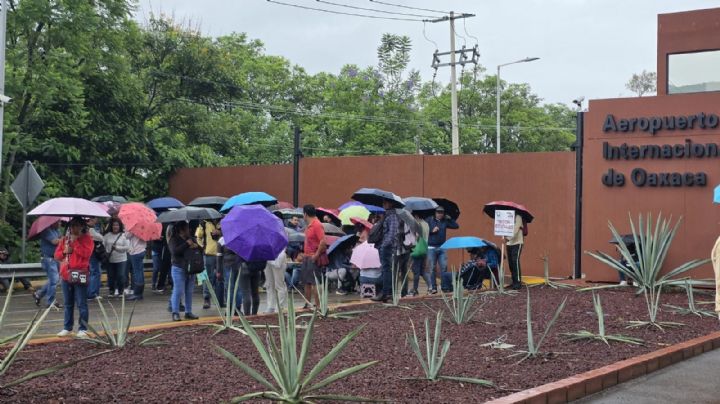 Sección 22 del SNTE-CNTE mantiene el bloqueo en el Aeropuerto Internacional de Oaxaca