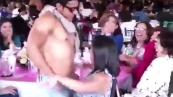 Sindicato de la Universidad Autónoma de Zacatecas celebra a madres con show de strippers (Video)