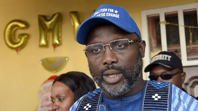 George Weah, exfutbolista estrella, gana elecciones presidenciales en Liberia