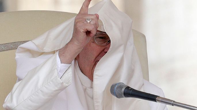 En el Vaticano se trabaja para frenar apertura a homosexuales y divorciados: sacerdote gay