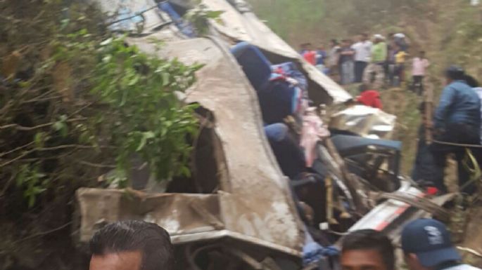 Autobús con feligreses cae a barranco en Chiapas; 16 muertos, el saldo preliminar