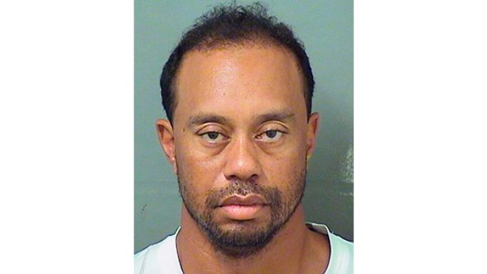 Detienen a Tiger Woods por manejar ebrio