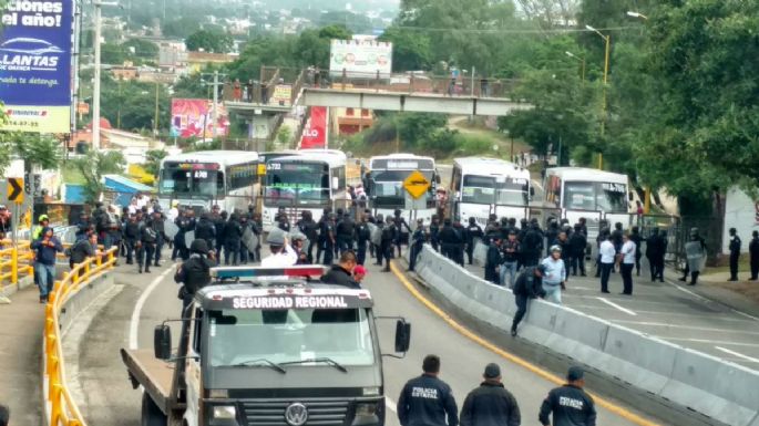 En boicot a la Guelaguetza, Sección 22 bloquea accesos al cerro del Fortín, aeropuerto y central de autobuses (Video)