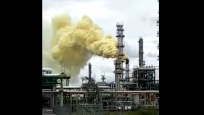 Nube tóxica de refinería de Pemex afecta a vecinos de Salamanca (Video)